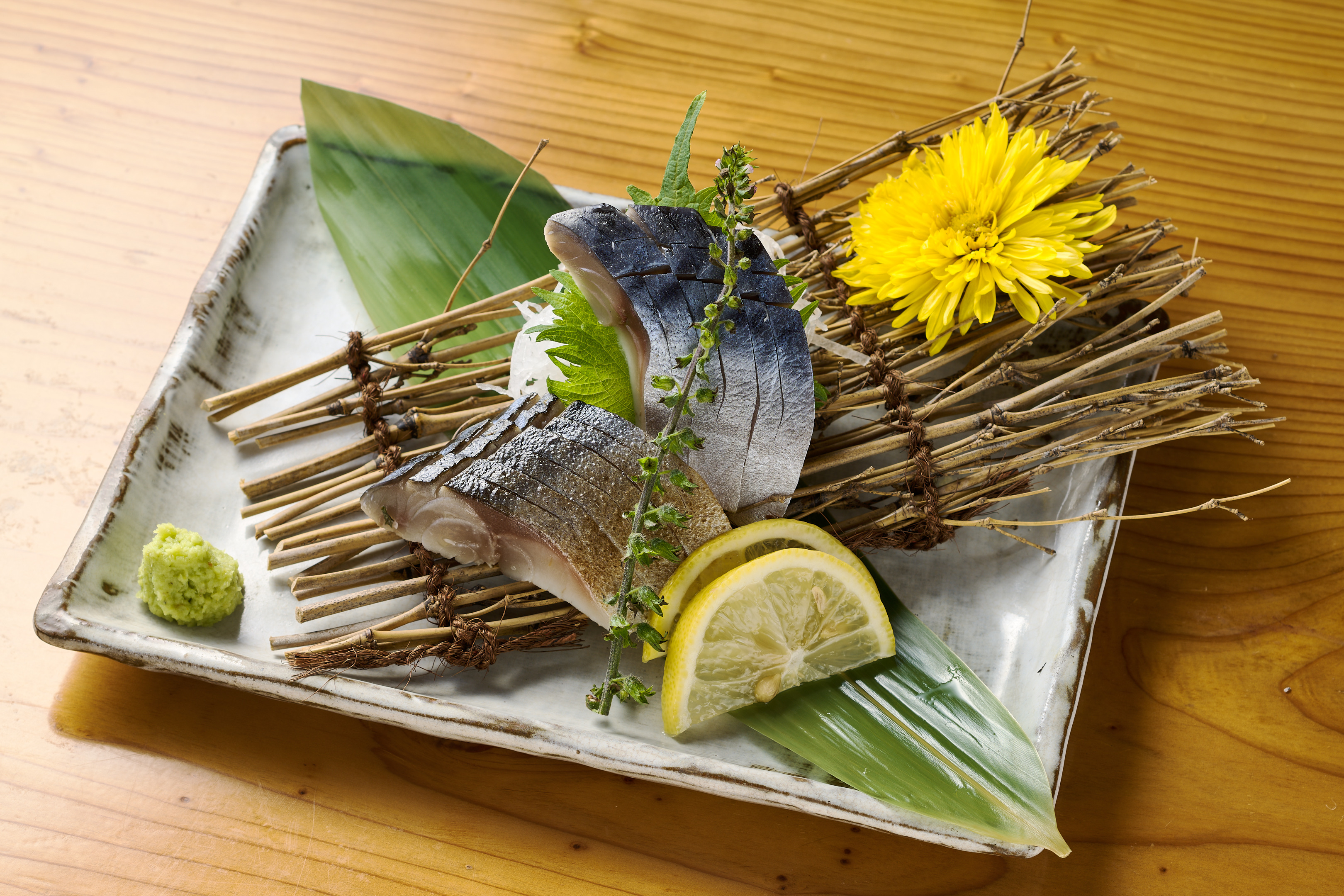 季節の地魚のお造りや「日本一脂が乗った鯖」と言われる鯖を堪能